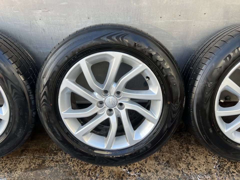Land Rover Discovery Sport 18" Alloy Wheels with Tyres