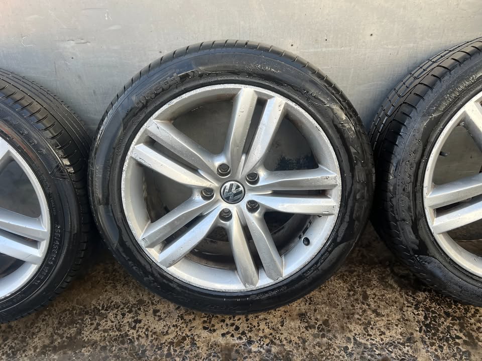 Volkswagen Touareg 20" Alloy Wheels with Good Tyres