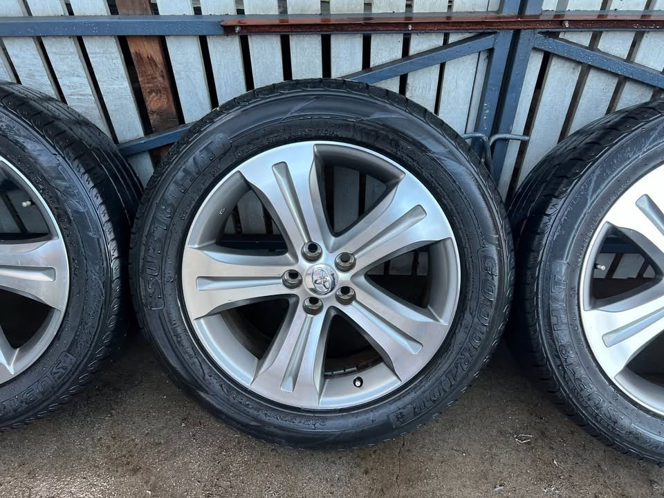 Toyota Kluger 19” Alloy Wheels with Good Tyres