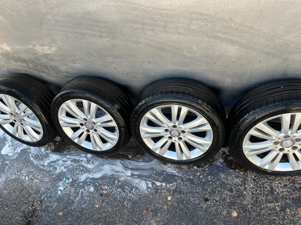 Mercedes Benz 17” Alloy Wheels with Tyres