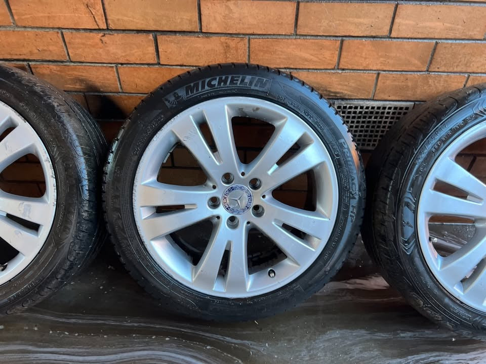 Mercedes Benz W204 C-Class 17" Alloy Wheels with Excellent Tyres