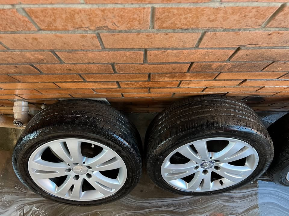 Mercedes Benz W204 C-Class 17" Alloy Wheels with Excellent Tyres