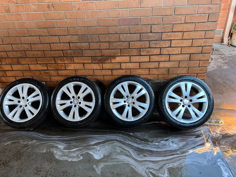 Mercedes Benz W204 C-Class 17" Alloy Wheels with Excellent Tyres