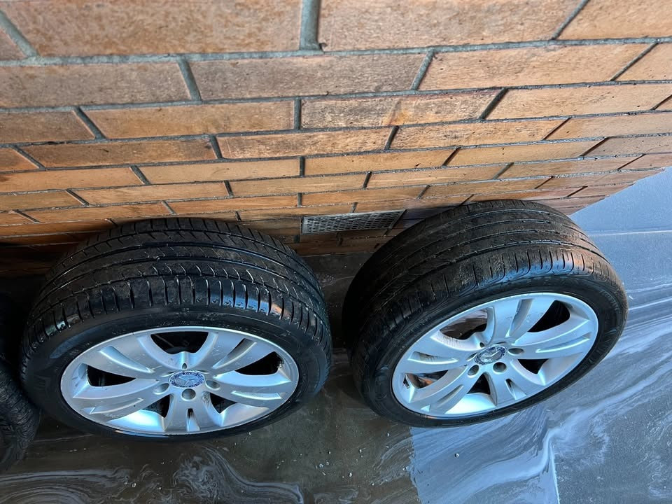 Mercedes Benz W204 C-Class 17" Alloy Wheels with Excellent Tyres