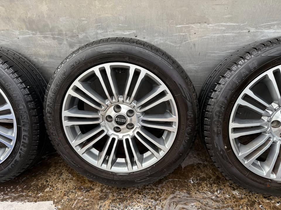 Range Rover Evoque 19" Alloy Wheels with Good Tyres