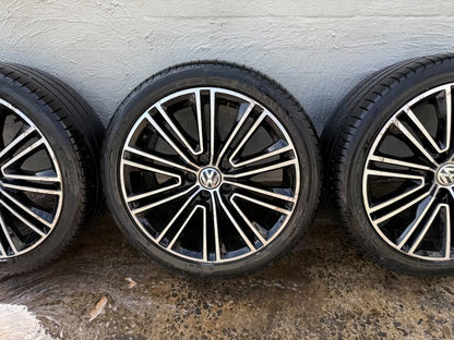 Volkswagen Passat 18" Alloy Wheels with Pirelli Tyres