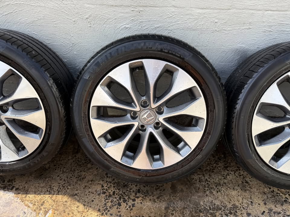 Honda Accord 17" Alloy Wheels with Michelin Tyres