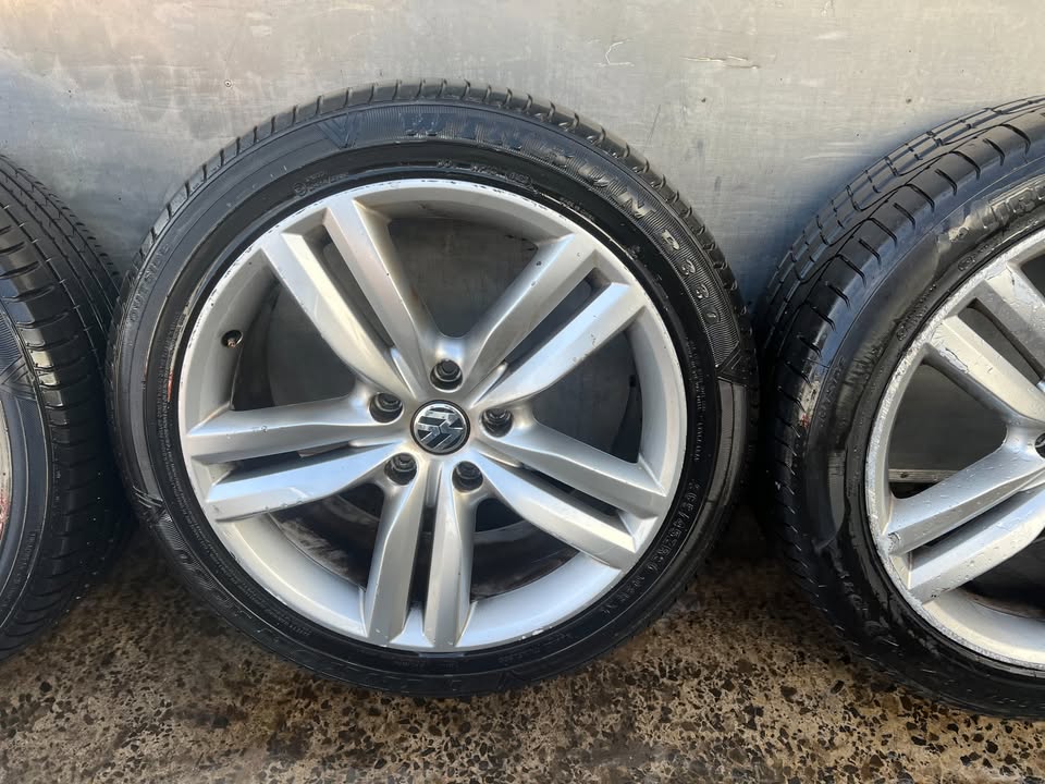 Volkswagen Touareg 20" Alloy Wheels with Good Tyres