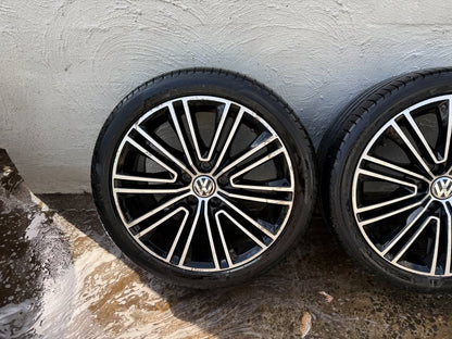 Volkswagen Passat 18" Alloy Wheels with Pirelli Tyres