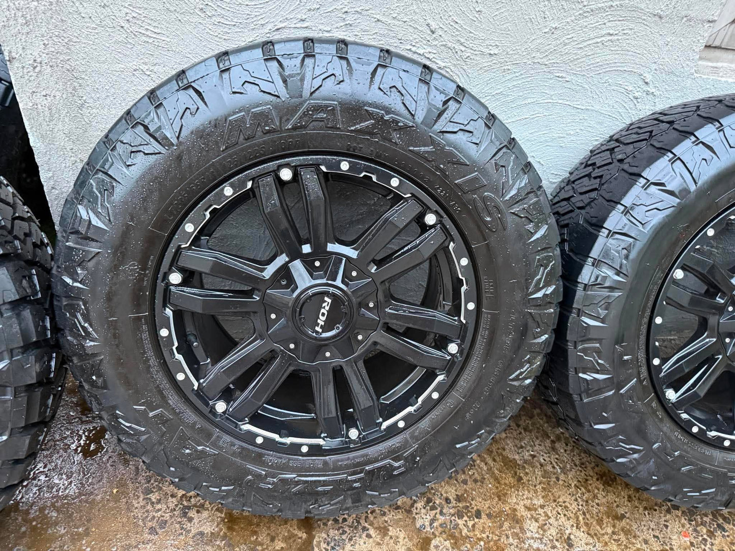 ROH Vapour 18” Alloy Wheels with Maxxis Razr A/T Tyres Set of 5