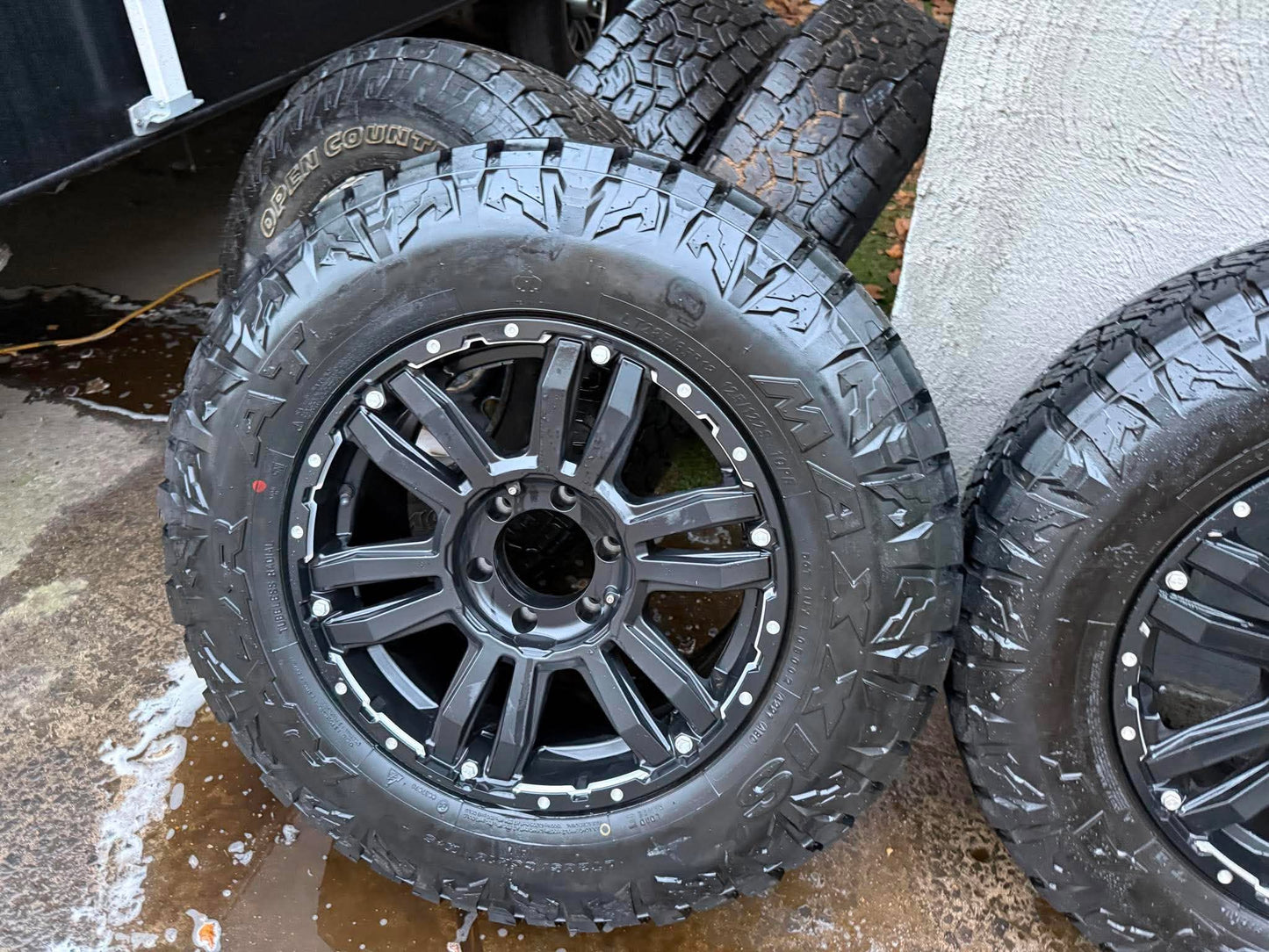 ROH Vapour 18” Alloy Wheels with Maxxis Razr A/T Tyres Set of 5