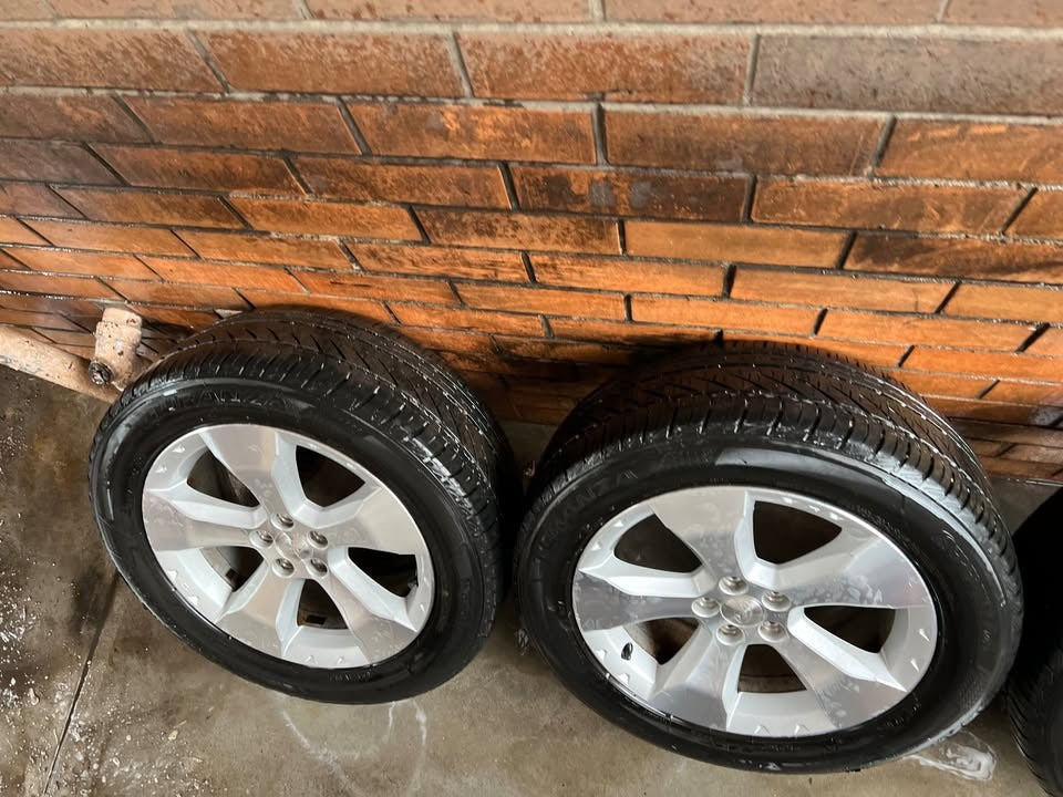 Subaru Forester 17” Alloy Wheels with Excellent Tyres
