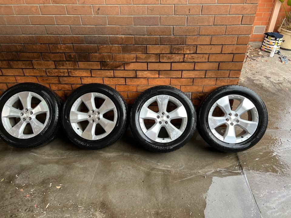 Subaru Forester 17” Alloy Wheels with Excellent Tyres