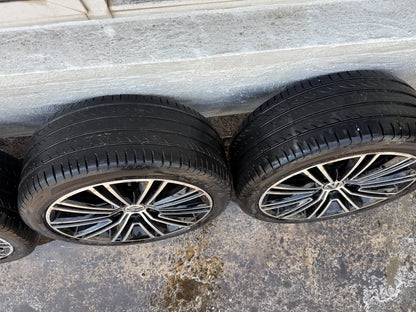 Volkswagen Passat 18" Alloy Wheels with Pirelli Tyres
