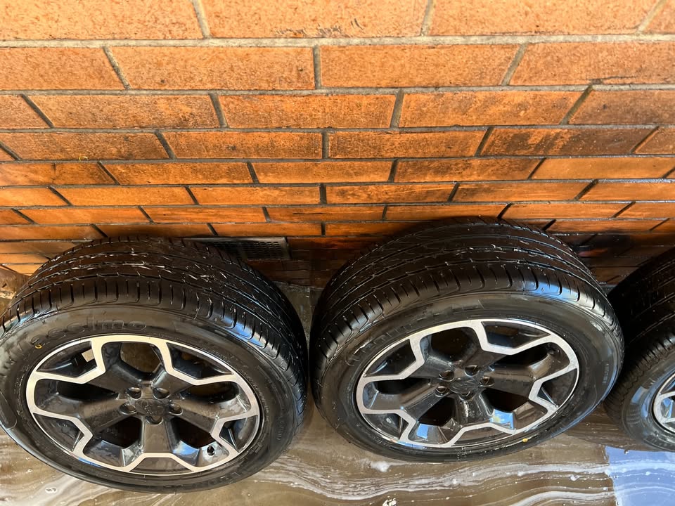 Subaru XV 17" Alloy Wheels with Excellent Tyres