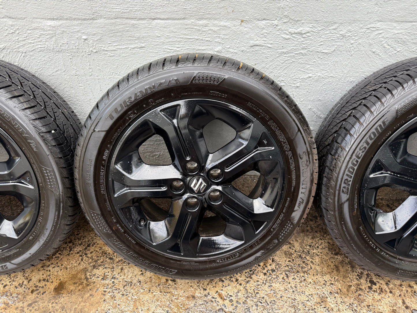 Suzuki Vitara 17” Alloy Wheels with Excellent Bridgestone Tyres