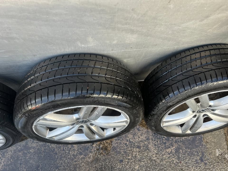 Volkswagen Touareg 20" Alloy Wheels with Good Tyres