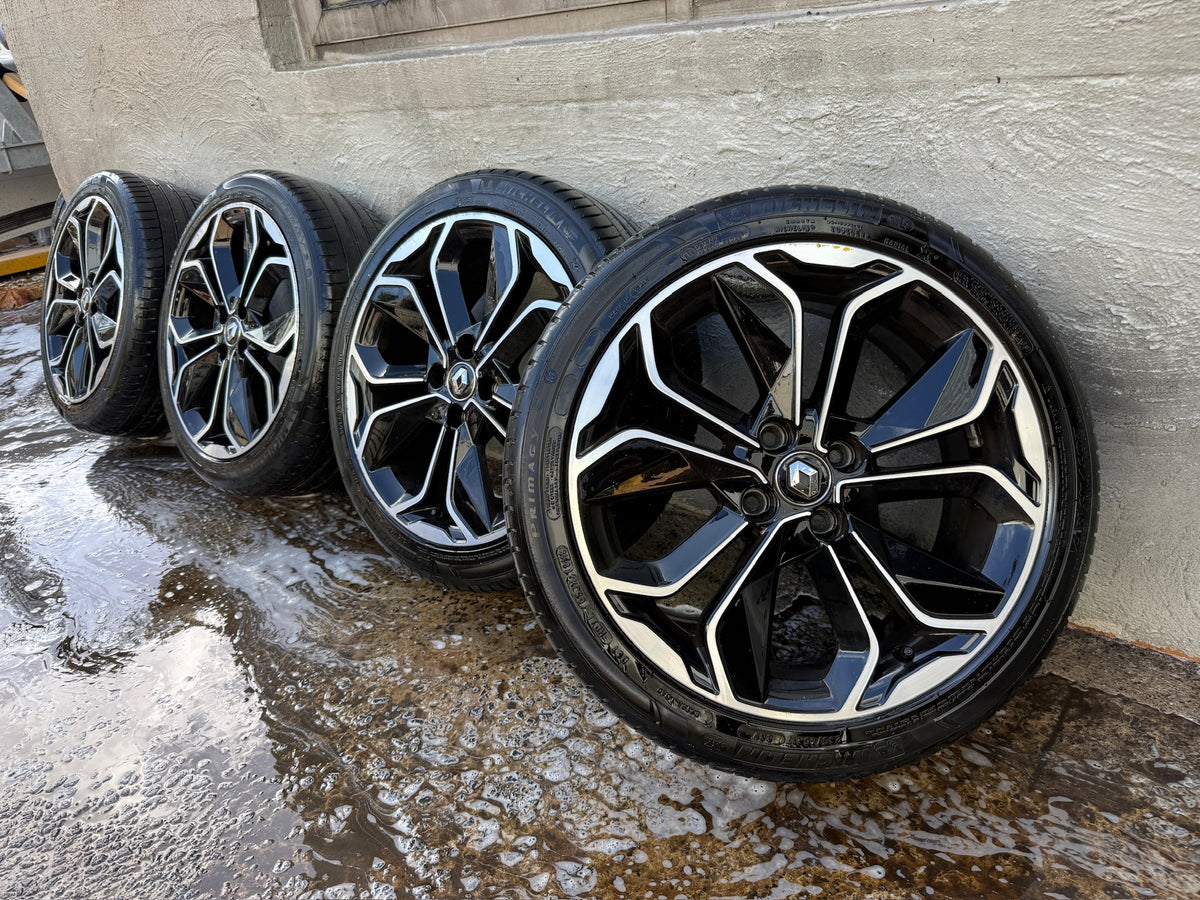 Renault Clio 17” Alloy Wheels with Good Tyres