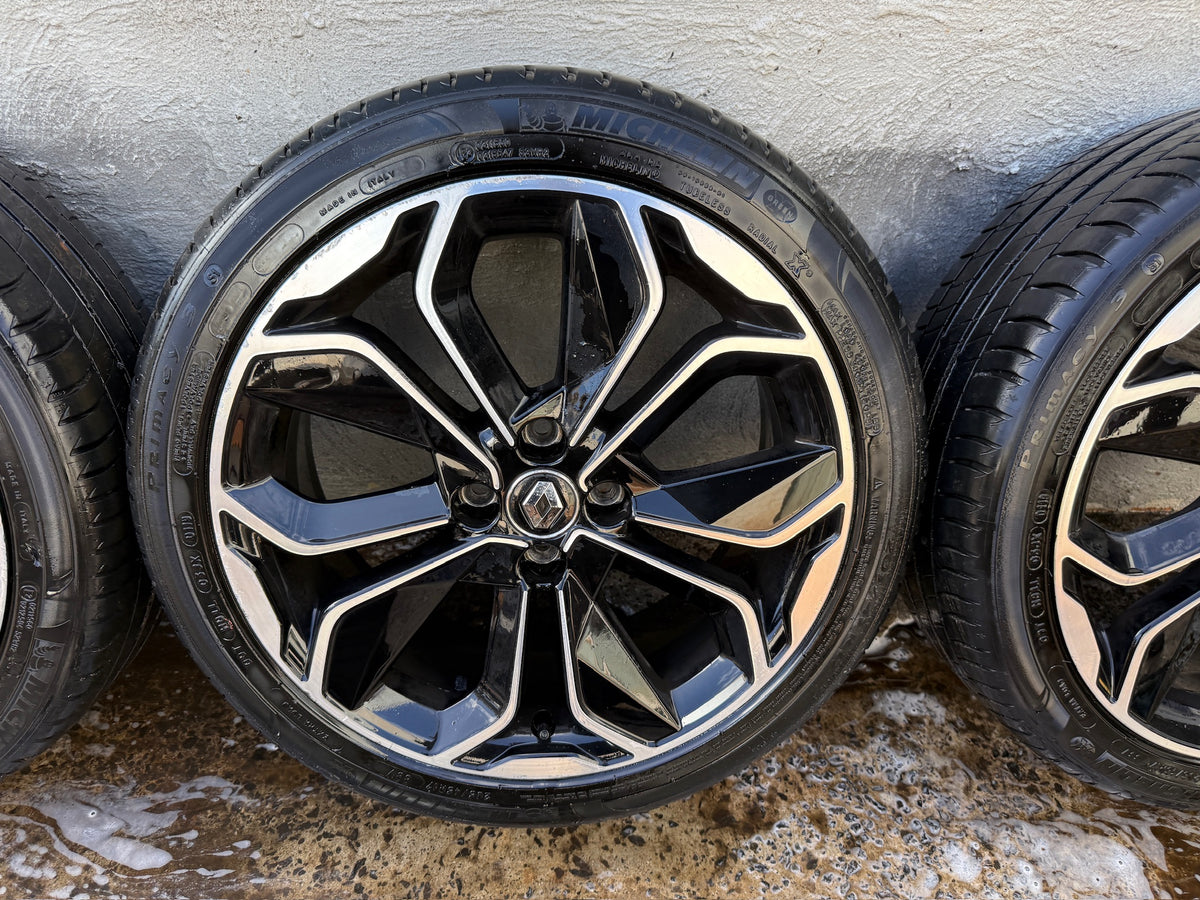 Renault Clio 17” Alloy Wheels with Good Tyres