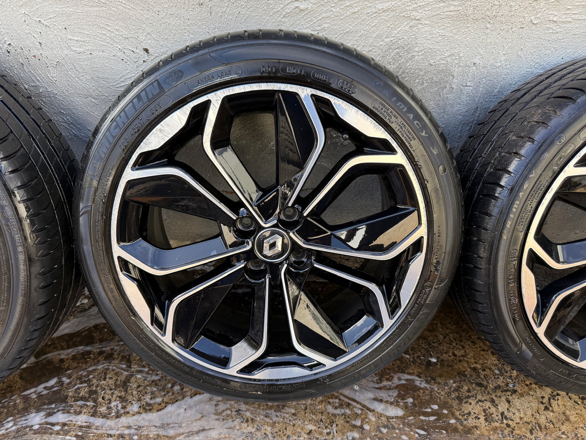 Renault Clio 17” Alloy Wheels with Good Tyres