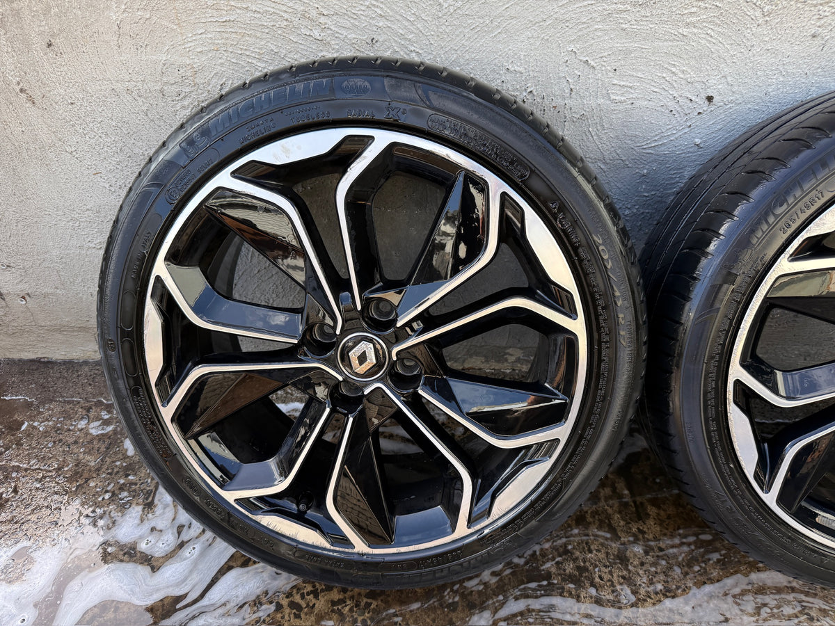 Renault Clio 17” Alloy Wheels with Good Tyres