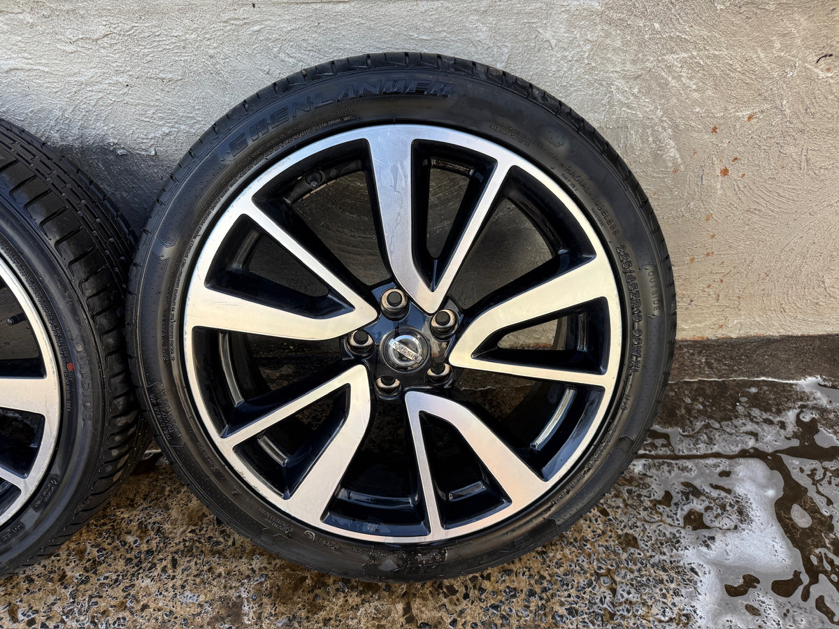 Nissan Qashqai 19” Alloy Wheels with Good Tyres