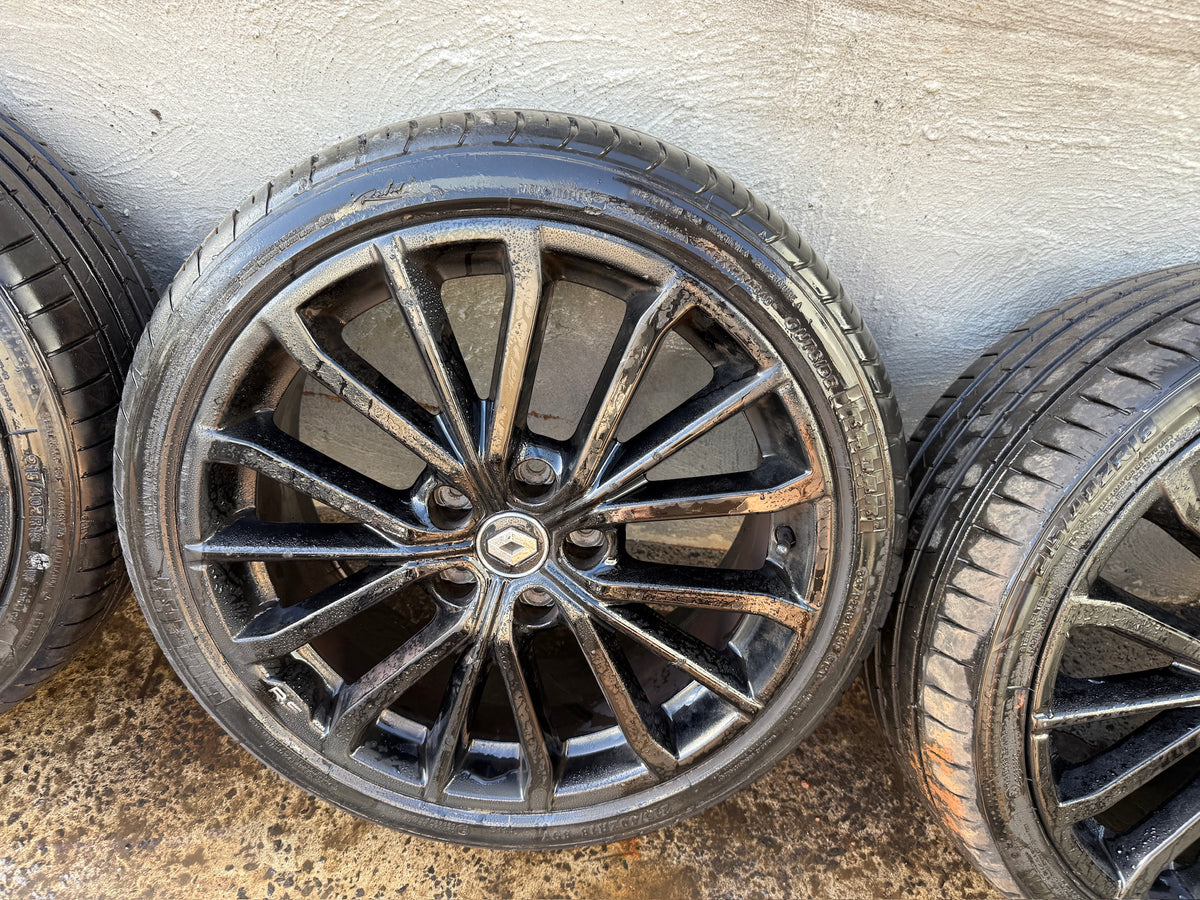 Renault Clio 18” Alloy Wheels with Good Tyres