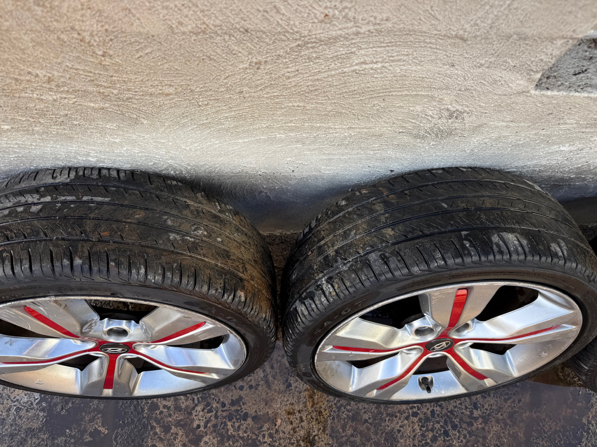 Hyundai Veloster 18” Alloy Wheels with Good Tyres.