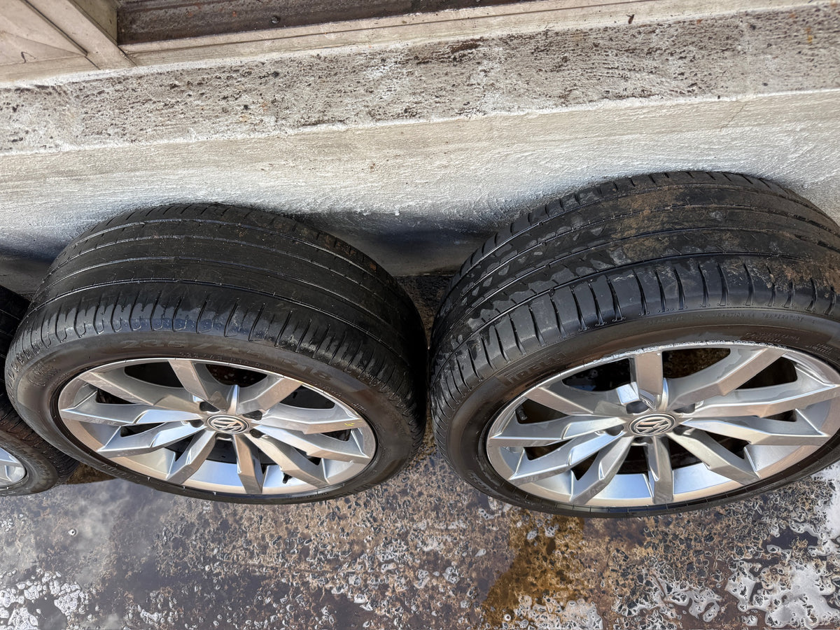 Volkswagen Passat 18” Alloy Wheels with Tyres