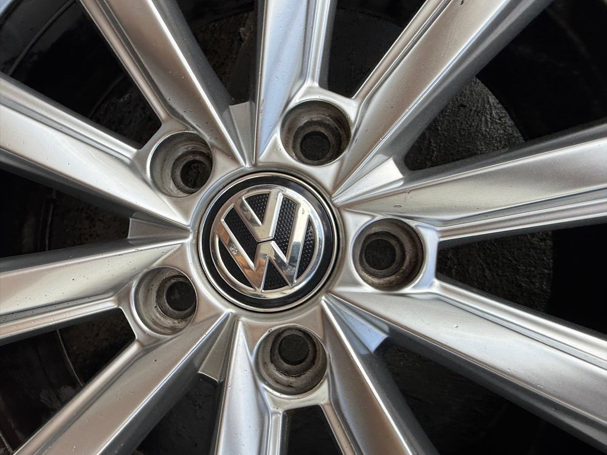 Volkswagen Passat 17” Alloy Wheels with Good Tyres