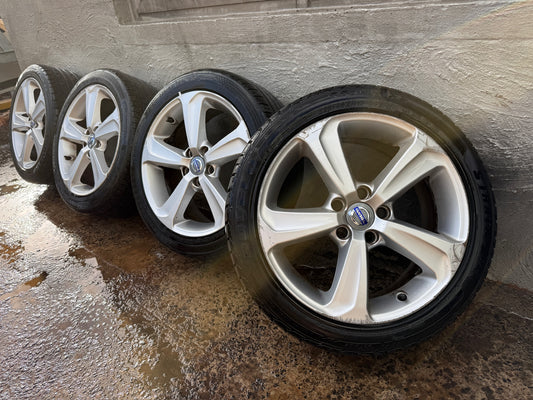 Volvo V40 17” Alloy Wheels with Good Tyres