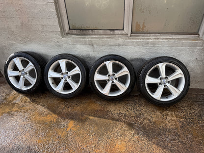 Volvo V40 17” Alloy Wheels with Good Tyres