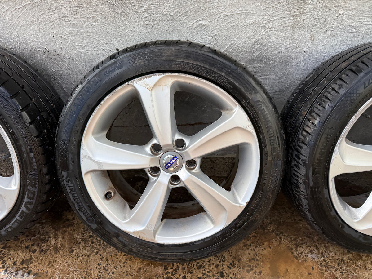 Volvo V40 17” Alloy Wheels with Good Tyres
