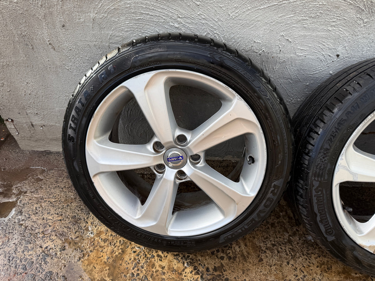 Volvo V40 17” Alloy Wheels with Good Tyres