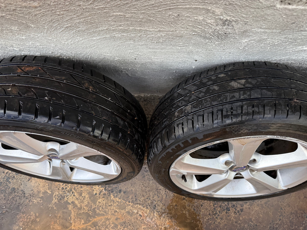Volvo V40 17” Alloy Wheels with Good Tyres