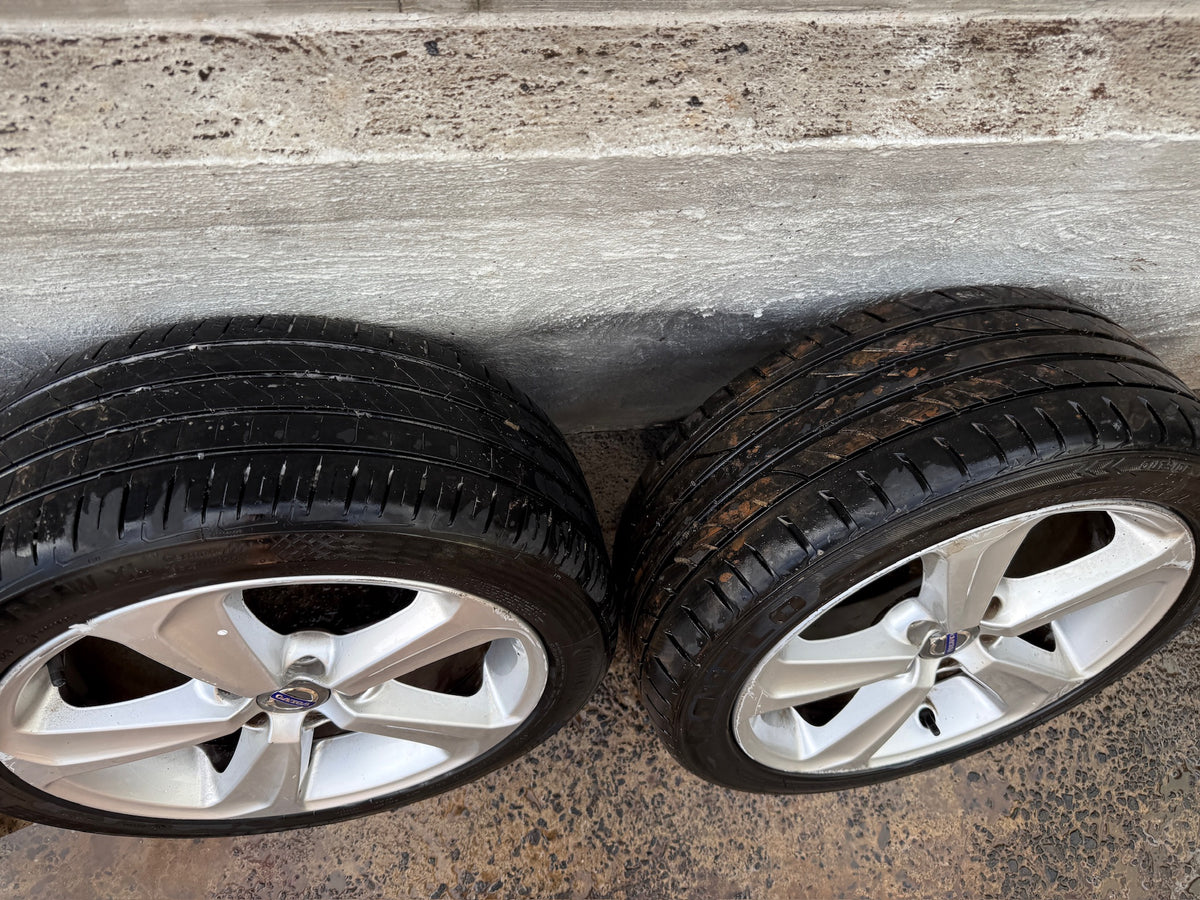Volvo V40 17” Alloy Wheels with Good Tyres