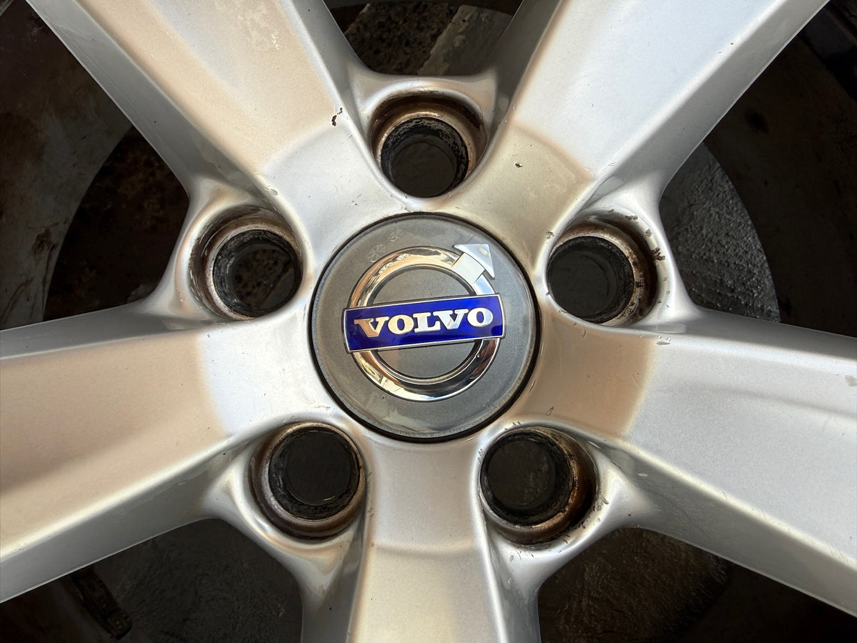 Volvo V40 17” Alloy Wheels with Good Tyres