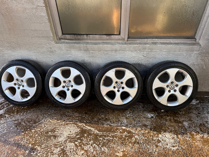 Volkswagen Golf 17” Alloy Wheels with Excellent Tyres