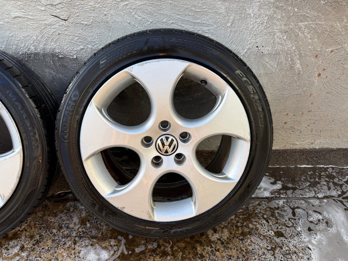 Volkswagen Golf 17” Alloy Wheels with Excellent Tyres