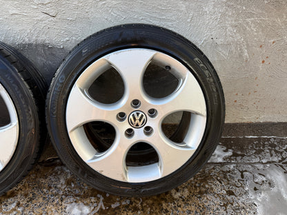 Volkswagen Golf 17” Alloy Wheels with Excellent Tyres