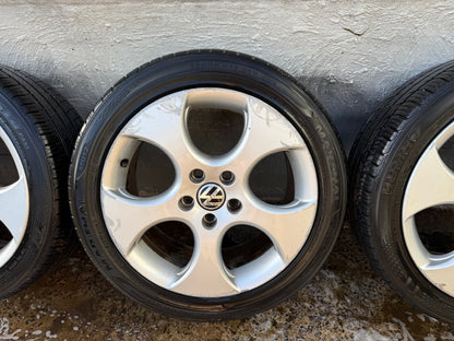 Volkswagen Golf 17” Alloy Wheels with Excellent Tyres