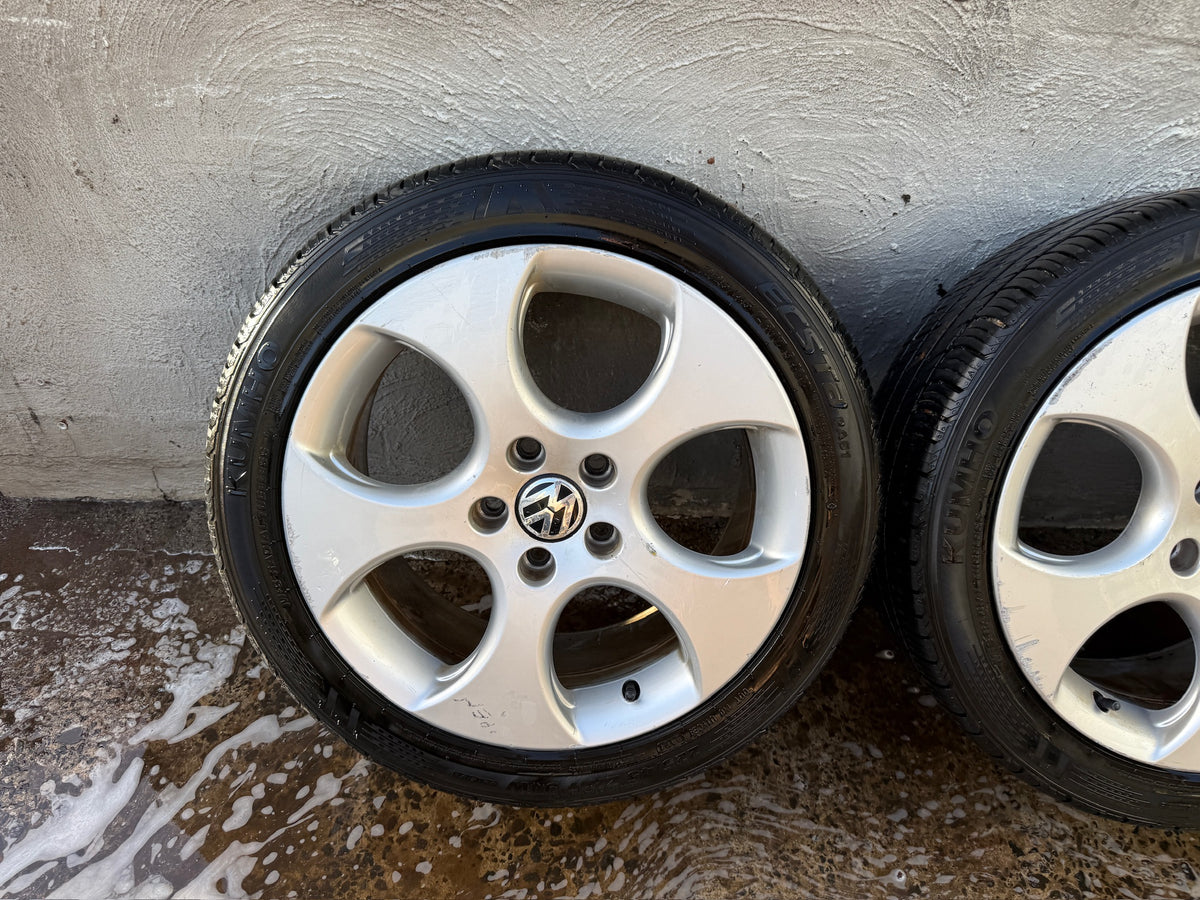 Volkswagen Golf 17” Alloy Wheels with Excellent Tyres