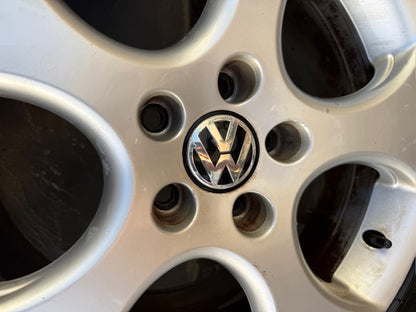 Volkswagen Golf 17” Alloy Wheels with Excellent Tyres