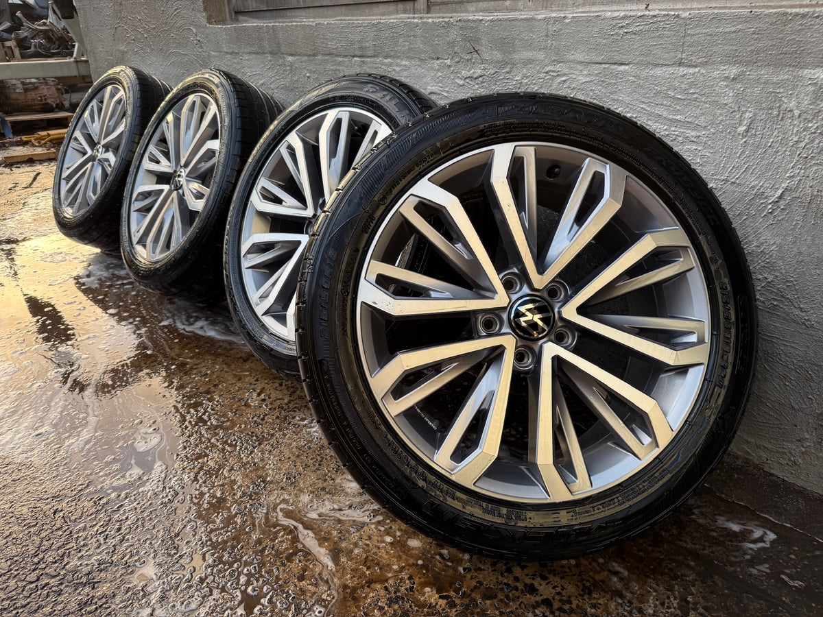 Volkswagen T-Roc 18” Alloy Wheels with Excellent Tyres