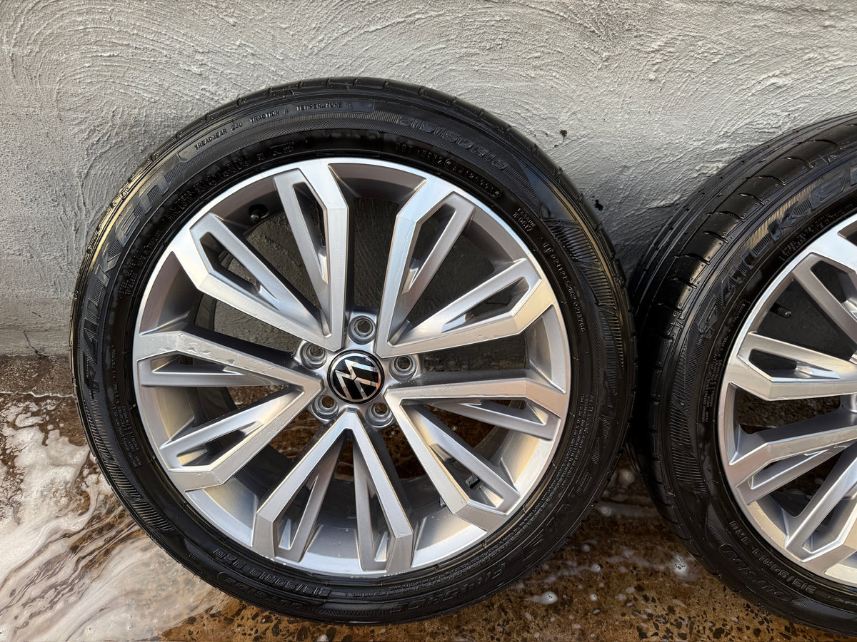 Volkswagen T-Roc 18” Alloy Wheels with Excellent Tyres
