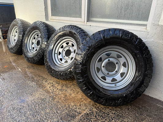 Maxxis Razr 32” A/T Tyres on 5 Stud Steel Rims