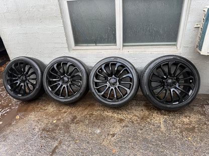 22” Black Alloy Wheels with Very Good Tyres