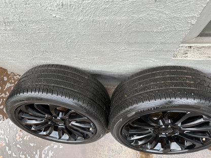 22” Black Alloy Wheels with Very Good Tyres