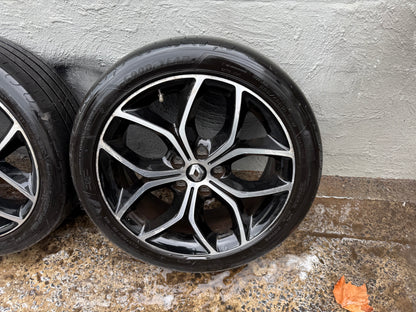 Renault SM3 18” Alloy Wheels with Good Tyres