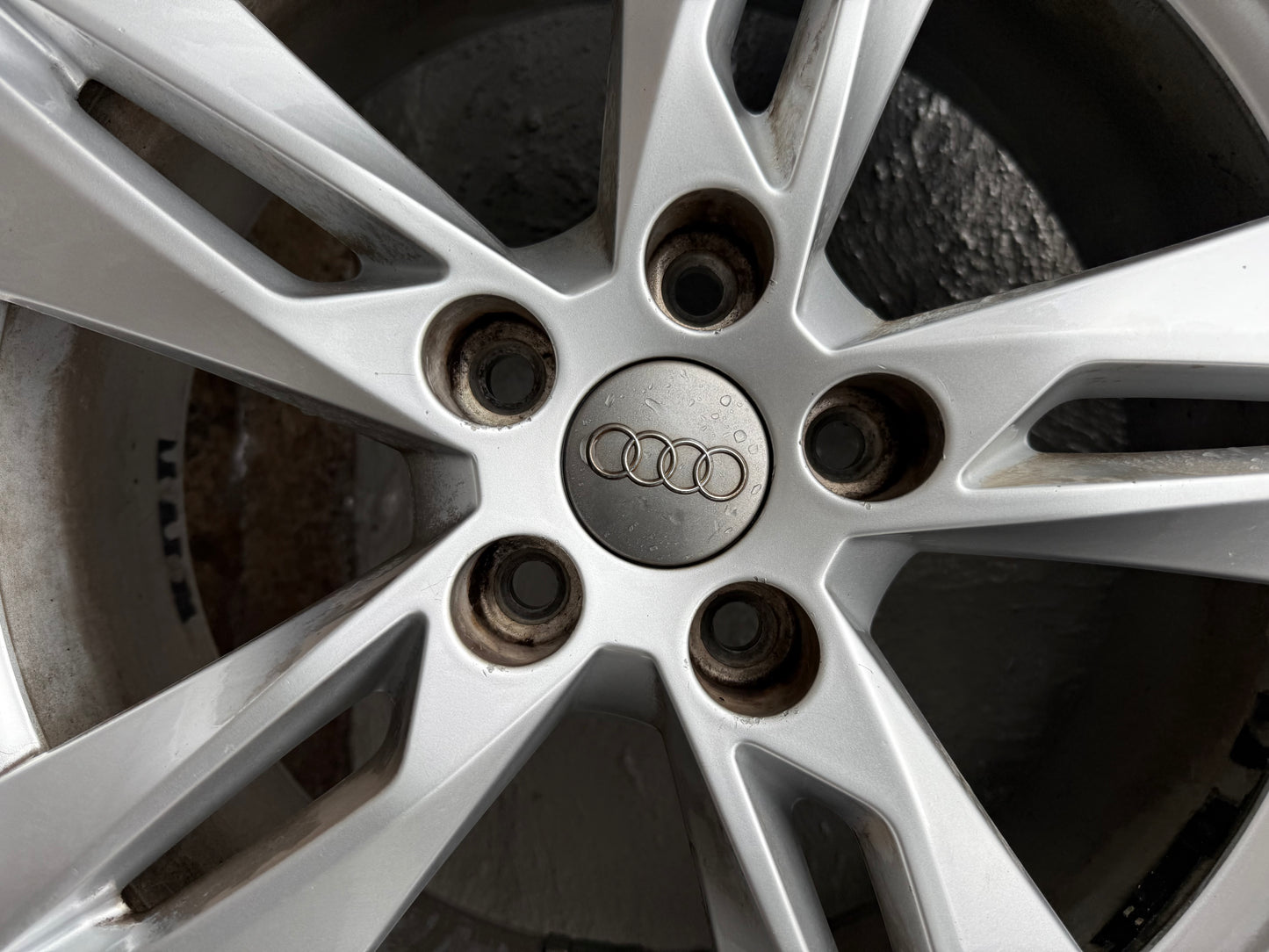 Audi Q3 18” Alloy Wheels with Excellent Tyres